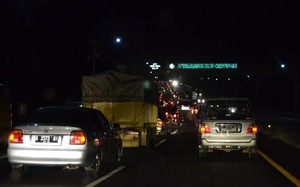 Grand Livina Bertabrakan dengan Truk, Cipularang Arah Jakarta Macet 10 Km