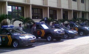 Ditolong Polisi Anti Sogok Saat Mobil Mogok, Pak Ali Terharu