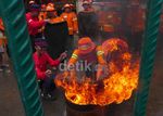 Warga Pekojan Berlatih Memadamkan Kebakaran