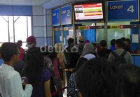 Rencana kenaikan itu akan direalisasikan pada awal hingga pertengahan tahun 2014 mendatang, karena saat ini masih dilakukan kajian besaran harga tiket KA.