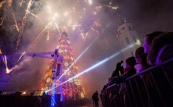 10 Pohon Natal Paling Spektakuler di Dunia (1)