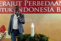 Edo Kondologit juga hadir dalam acara tersebut.
