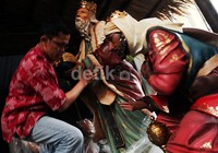 Dua hari jelang Natal, berbagai persiapan mulai terlihat di Gereja Katedral, Jakarta.