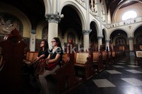 Kursi yang tersedia di dalam gereja sebanyak 4.200. Sementara di tenda tempat transit sebanyak 2.500 kursi yang disediakan.