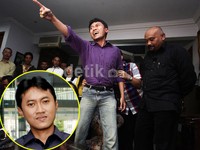 Arya Wiguna terkenal karena kasus perseteruan antara Adi Bing Slamet dan Eyang Subur. (dok. detikHOT)