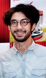 Reza Rahadian Berjaya di 2013