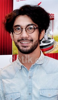 Banyak. Mau apa soalnya juga masih belum tau. Kalau soal peran pasti akan selalu berkembang lah ya. Saya nggak tahu gimana nanti, ujarnya. Noel/detikHOT.