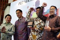 Selain digunakan untuk pendanaan YOI, kartu Merah Putih ini menawarkan kesempatan bagi setiap individu Indonesia untuk ikut berbagi kepedulian bagi olahraga di Indonesia.