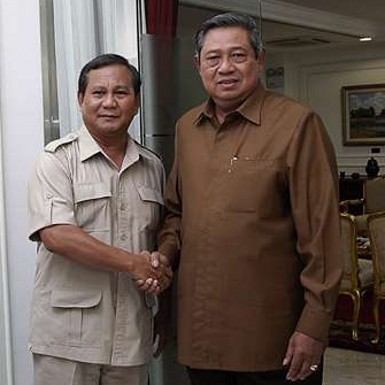 Bertemu di Kantor Presiden, SBY-Prabowo Saling Hormat
