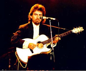 George Harrison Pernah Menolak Gelar Bangsawan Inggris