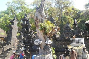 Menengok Ribuan Kelelawar di Pura Goa Lawah