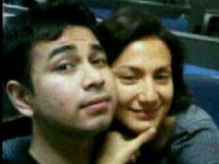 10 Foto Selebriti Paling Menghebohkan 2013