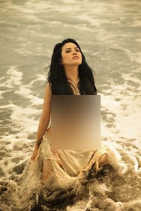 10 Foto Selebriti Paling Menghebohkan 2013