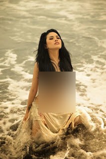 10 Foto Selebriti Paling Menghebohkan 2013