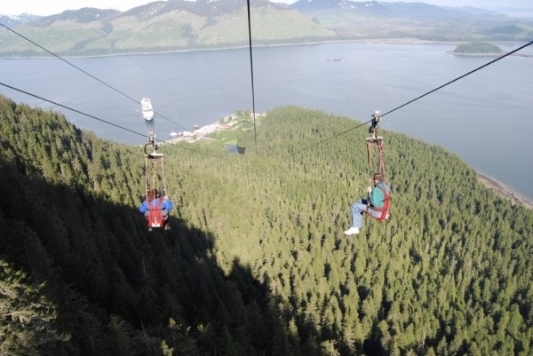 6 Lokasi Flying Fox Paling Menegangkan Sedunia