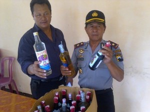 Bawa 2 Karung Berisi Miras di Motor, Guntoro Diamankan Polisi