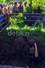 Olah TKP Kasus Pembongkaran Makam