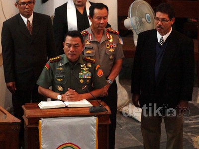 Kapolri dan Panglima TNI Tinjau Gereja Immanuel