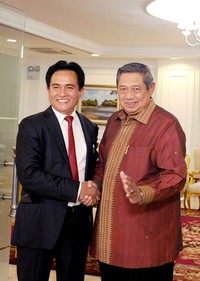 Presiden SBY menyambut kedatangan Yusril. Rusman Jhony/Setpres.
