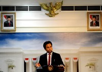 Menurut Yusril, putusan PTUN membatalkan pengangkatan Patrialis Akbar tidak serta-merta membuat posisi Patrialis dan Maria Farida berhenti menjadi hakim konstitusi. Karena putusan itu belum bersifat incraht. Rusman Jhony/Setpres.