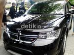 Ini Mobil Mewah, Hadiah Natal Jupe untuk Gaston
