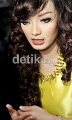 Rambut Keriting Zaskia Gotik