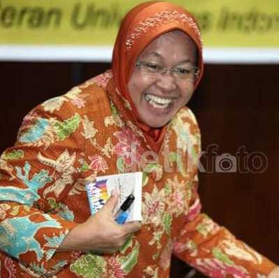 Malam Tahun Baru Risma Gowes di Acara Car Free Night