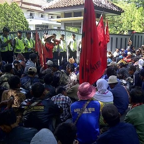 Ratusan Buruh Tani Dukung Lima Rekannya yang Disidang di PN Bandung