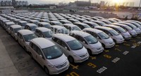 Ratusan mobil terparkir yang siap diekpor di car terminal Pelindo, Tanjung Priok, Jakarta.