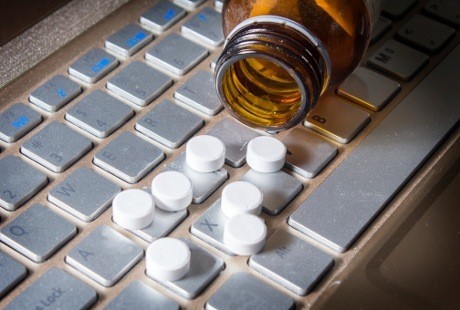 Orang yang Kecanduan Internet Punya Gejala Seperti Kecanduan Narkoba 