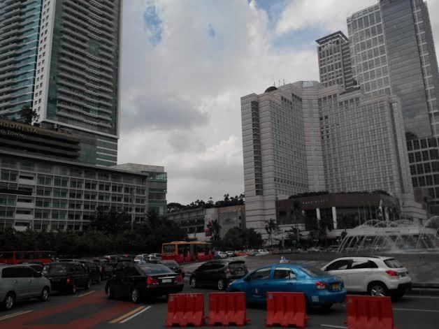 Libur Natal, Monas Ramai Pengunjung dan Lalin Bundaran HI Padat