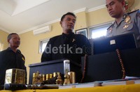 Pelaku yang mengaku bisa menggandakan uang hingga ratusan juta rupiah ini menjalankan aksinya sejak 2011 dengan mengelabui sejumlah korbannya dari sejumlah daerah mulai dari Malang, Bandung, Banyumas dan sejumlah wilayah lainnya.