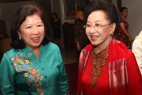 Mari Elka merayakan Natal di rumah dinasnya di Widya Chandra IV No 25, Jakarta Selatan. (Gus Mun)