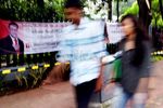 Spanduk Natal Bertebaran di Sekeliling Katedral