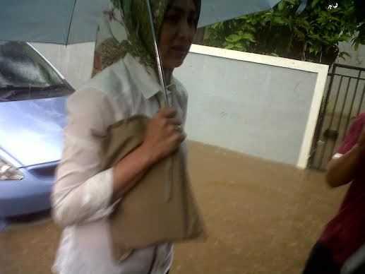 Terjang Banjir Airin, Adde Rosi dan Andika Jenguk Atut