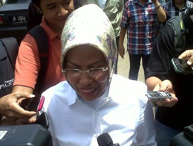 Dikunjungi Ibu Kandung, Ratu Atut Menangis