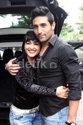 Rayakan Natal Jauh dari Keluarga, Gaston: Sedih Pasti, Tapi Ada Julia