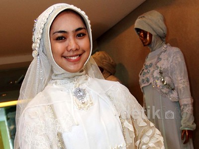 Persiapan Pernikahan Oki Setiana Dewi dengan Ory Vitrio