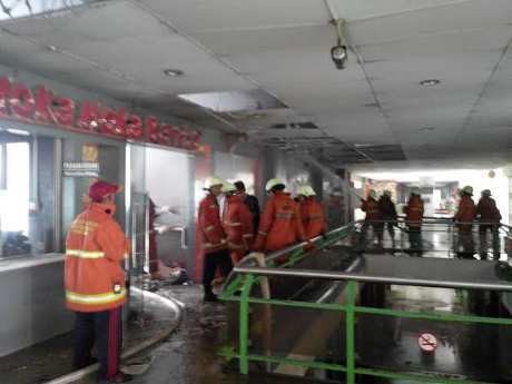 Api Sudah Padam, Dua Restoran di Stasiun Gambir Hangus