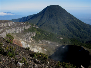Gunung Gede Ditutup untuk Pendakian 1 Januari-31 Maret 2014