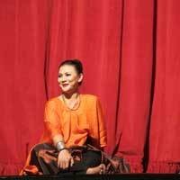Iga Mawarni Dulu Cuma Penonton, Kini Pimpin Dedy Lutan Dance Company