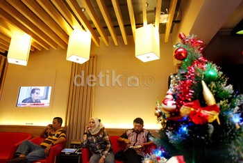 Dengan adanya Telkomsel Lounge, akan membantu dan memberikan kenyamanan bagi pelanggan Telkomsel yang akan melakukan perjalanan mudik Natal dan Tahun Baru dengan menggunakan pesawat.
