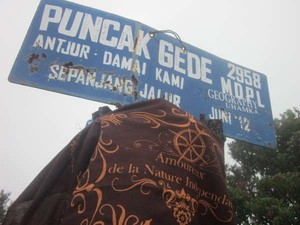 Gunung Gede Ditutup untuk Pendakian 1 Januari-31 Maret 2014
