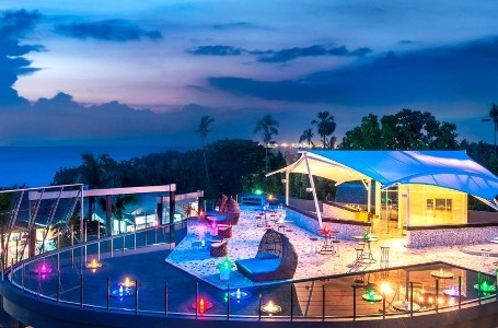 Berpesta Tahun Baru di Bar Hotel Bintang Lima di Bali