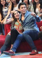 Muach! Billy Cium Mesra Syahnaz