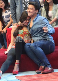 Syahnaz tersipu malu. Gus Mun/detikHOT.