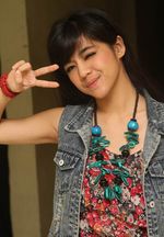 Putri Una Centil Dengan Floral Dress