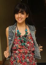 Putri Una Centil Dengan Floral Dress