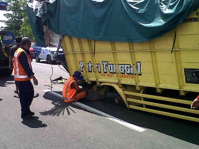 Truk Mogok Macetkan Tol Waru Hingga 4 Km