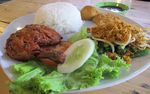 Kenyang Menyantap Steak dan Bento A la Nafeeza